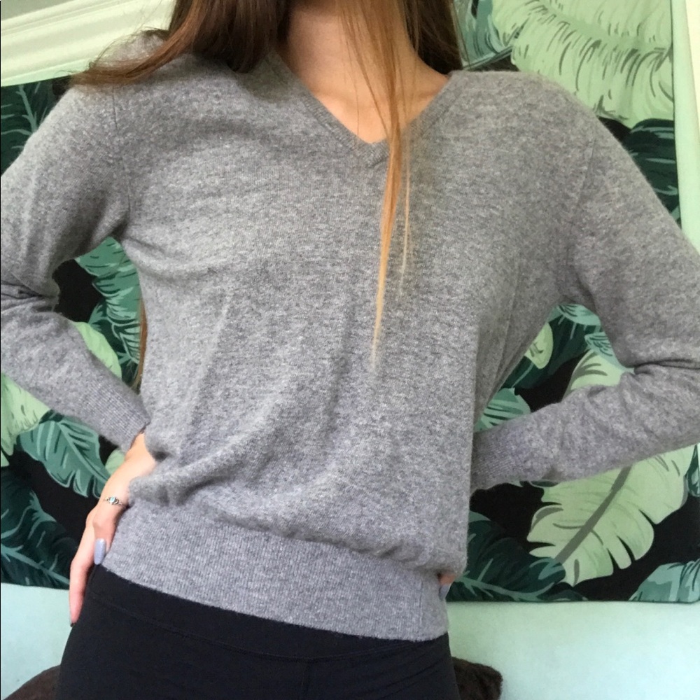GREY SWEATER